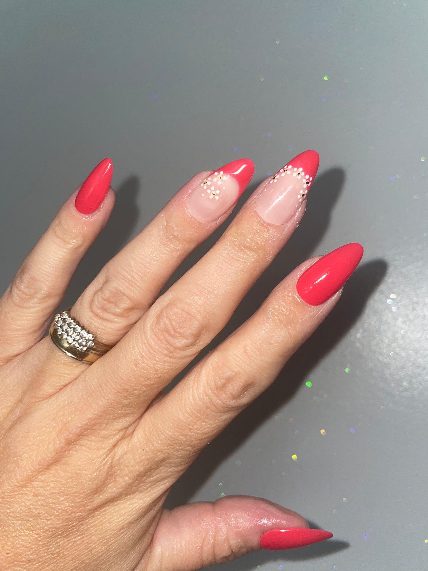 press on nails |French tip | nail art | nails on occasions | press on nails|gel nails|stick on nails|almond shape | medium length| beauty gift set | BIAB | Acrylic nails | red gel nails | Handmade | removable nails | UK free delivery | daisy | fake nails