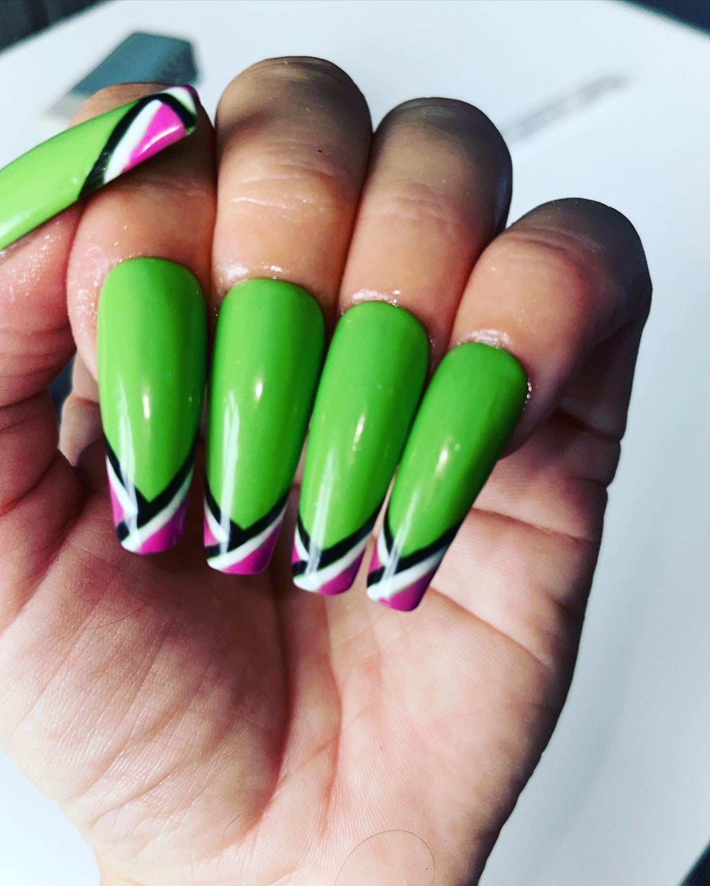 Handmade Press on Nails | Self adhesive | Glue on | Full Cover Nails | Fake Nails | Green Colour | UK Free Delivery | Luxury Gifts | Gel Nails | Long Coffin shape | BIAB | Application kit included | Reusable | Durable | Occasion wear | Abstract | DIY |