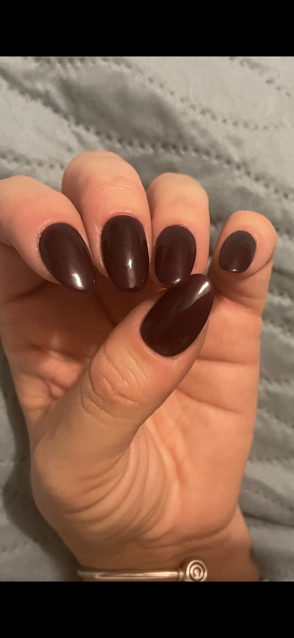 Short round Burgundy red press on nails