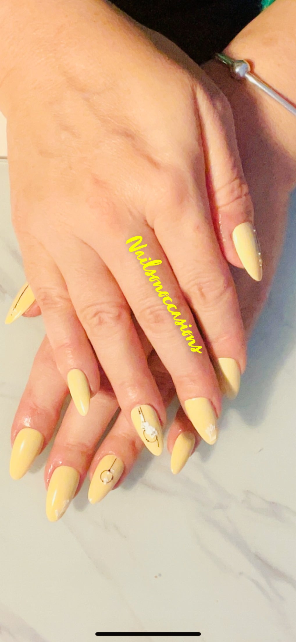 Medium Almond yellow press on nails