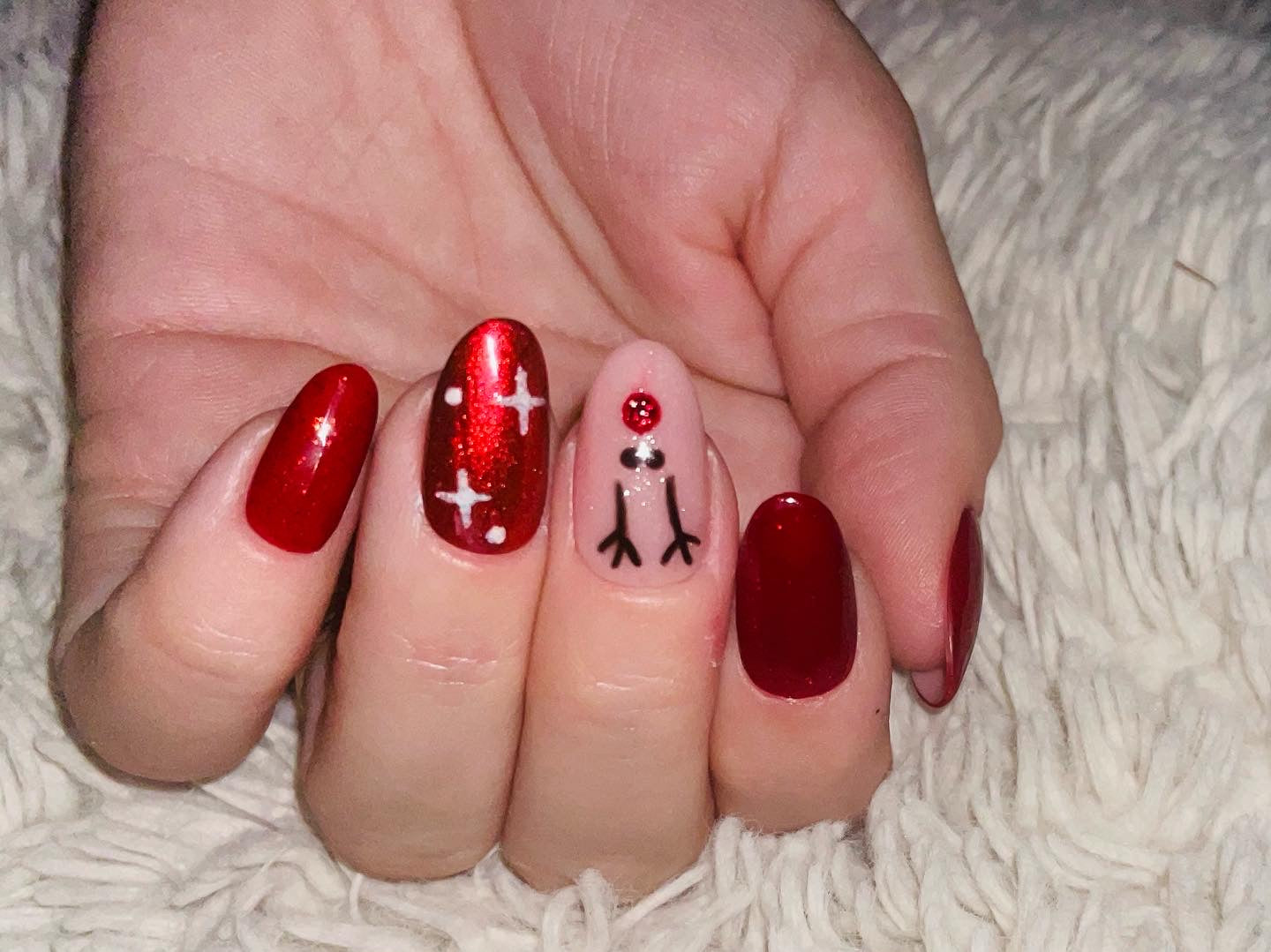 Short round Christmas Rudolph press on nails