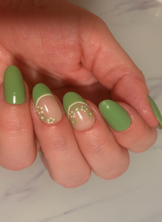 Short Round Spring green colour press on nails