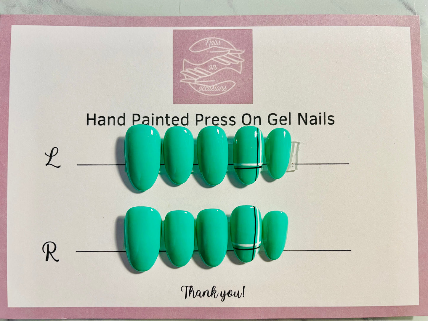 Short round Green abstract lines  press on nails