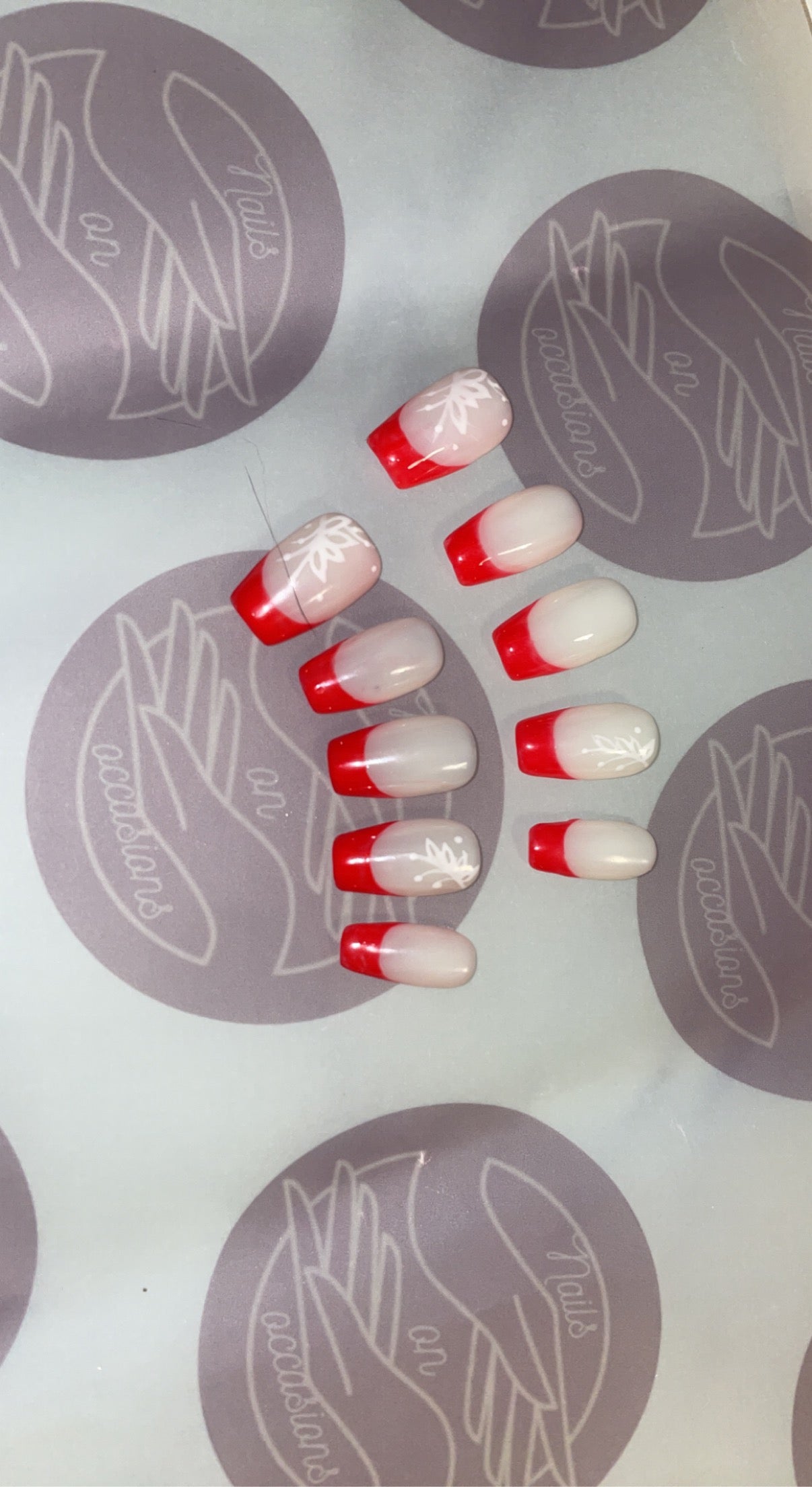 Short coffin Red classic French tip press on nails