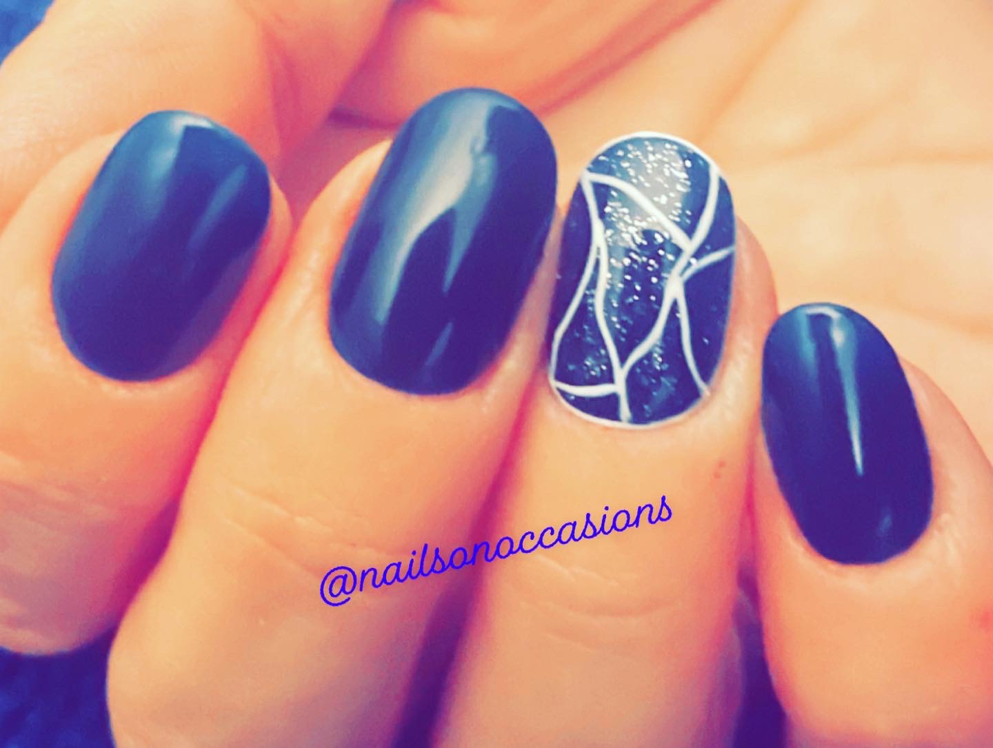 Short oval Midnight blue press on nails